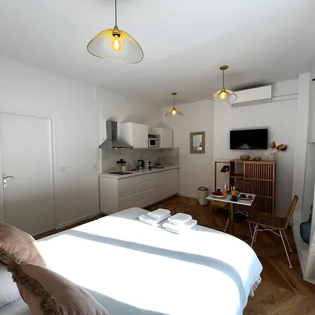 Apartament Le Comte - Heart Of - With Ac Dijon