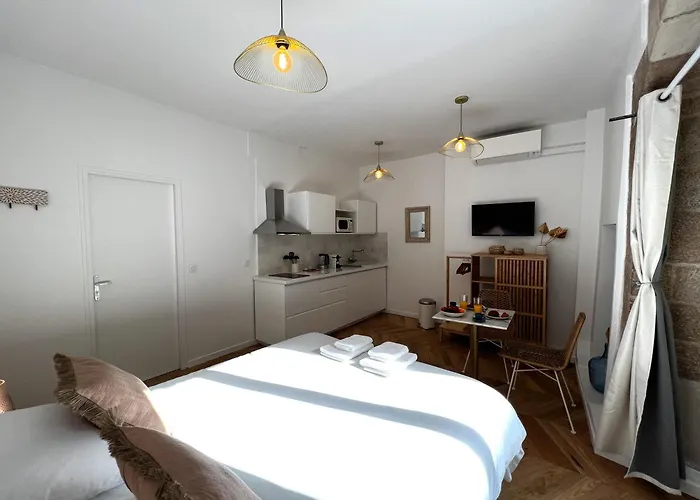 アパート Le Comte - Heart Of - With Ac ディジョン